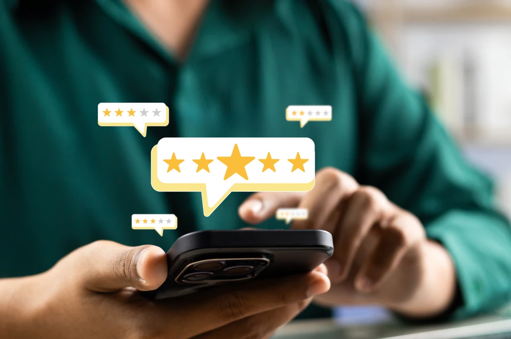 Online customer satisfaction Survey service concept, client rate service from experience in application,Consumer give five-Stars and feedback review for quality, Business reputation ranking from buyer